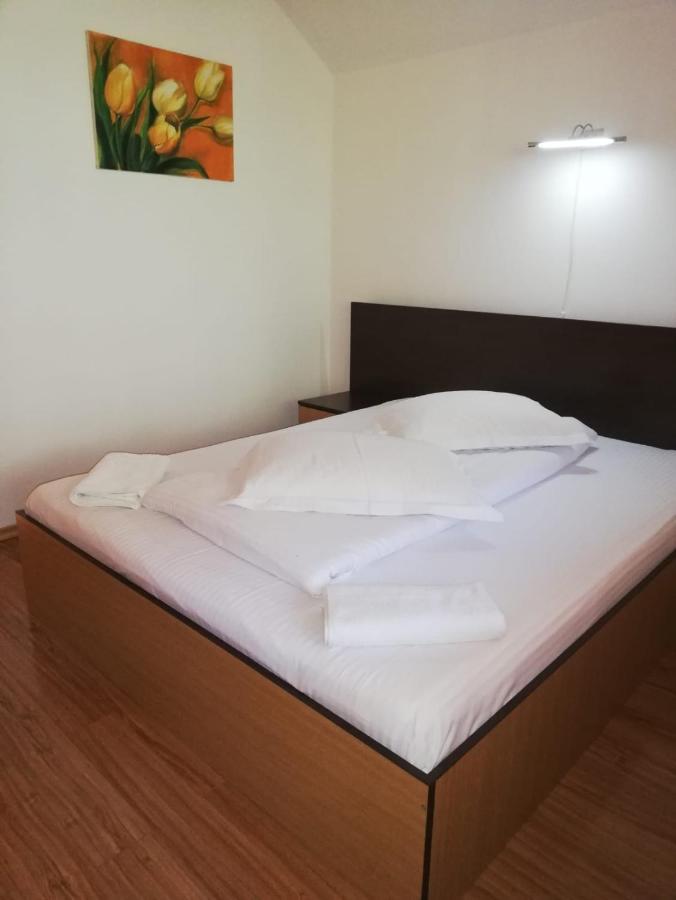 La Gabi Hotel Азуга Екстериор снимка