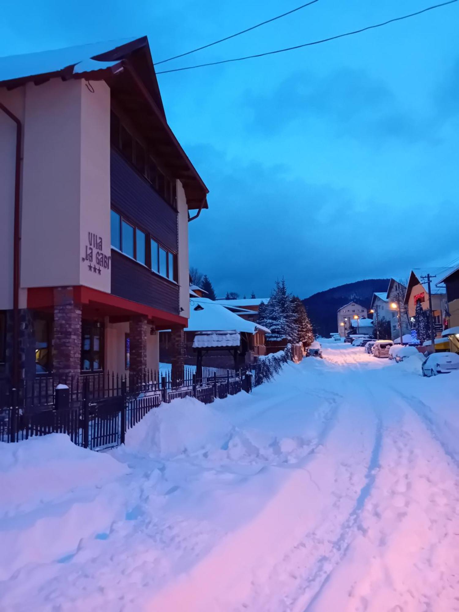 La Gabi Hotel Азуга Екстериор снимка