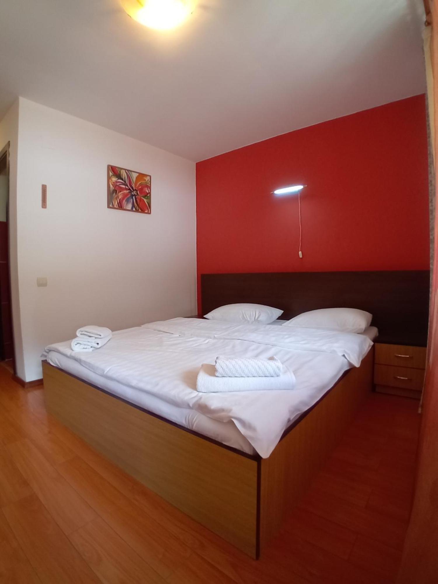 La Gabi Hotel Азуга Стая снимка